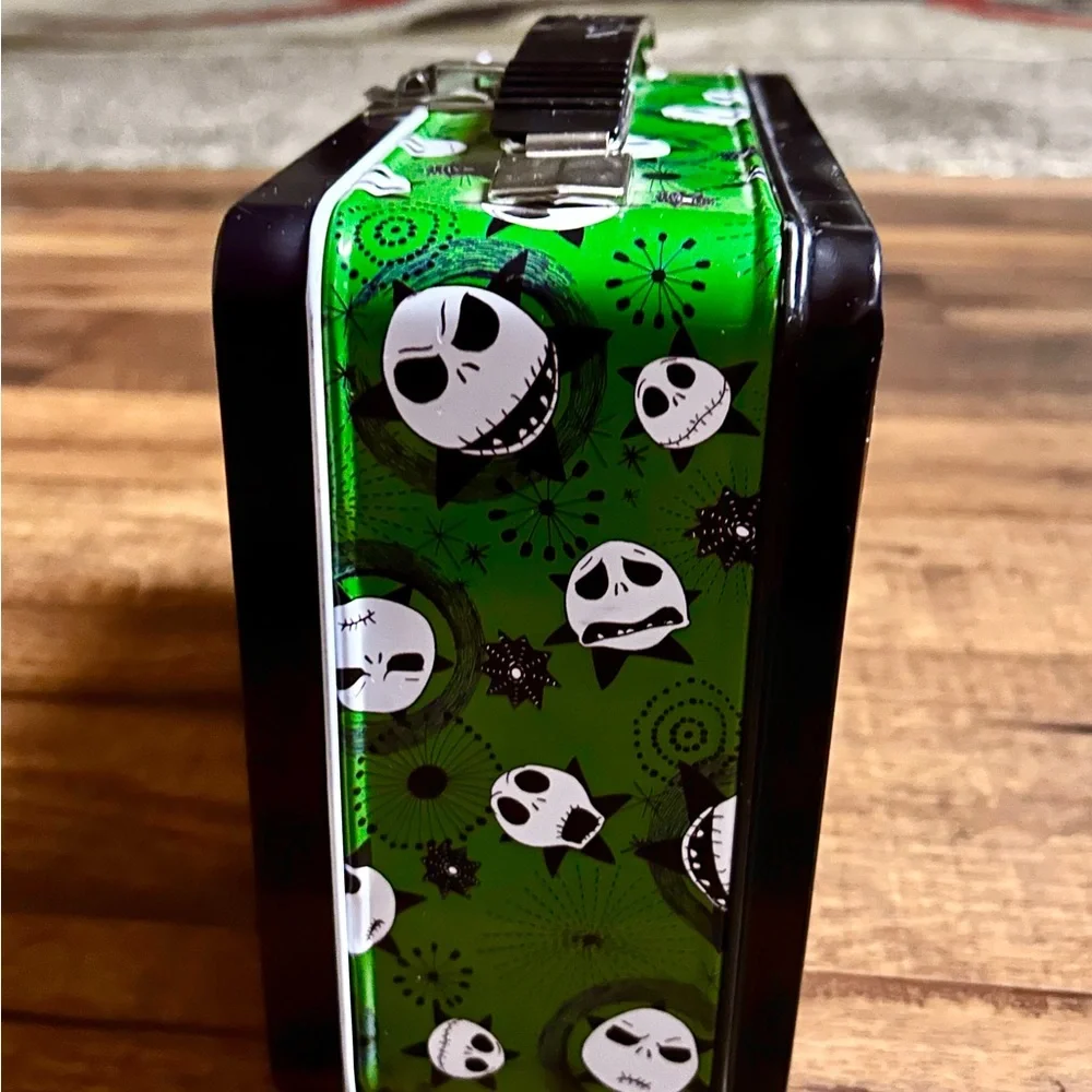 NECA • Tim Burton’s • Black/Green • The Nightmare Before Christmas • Lunch Box - Picture 12 of 12